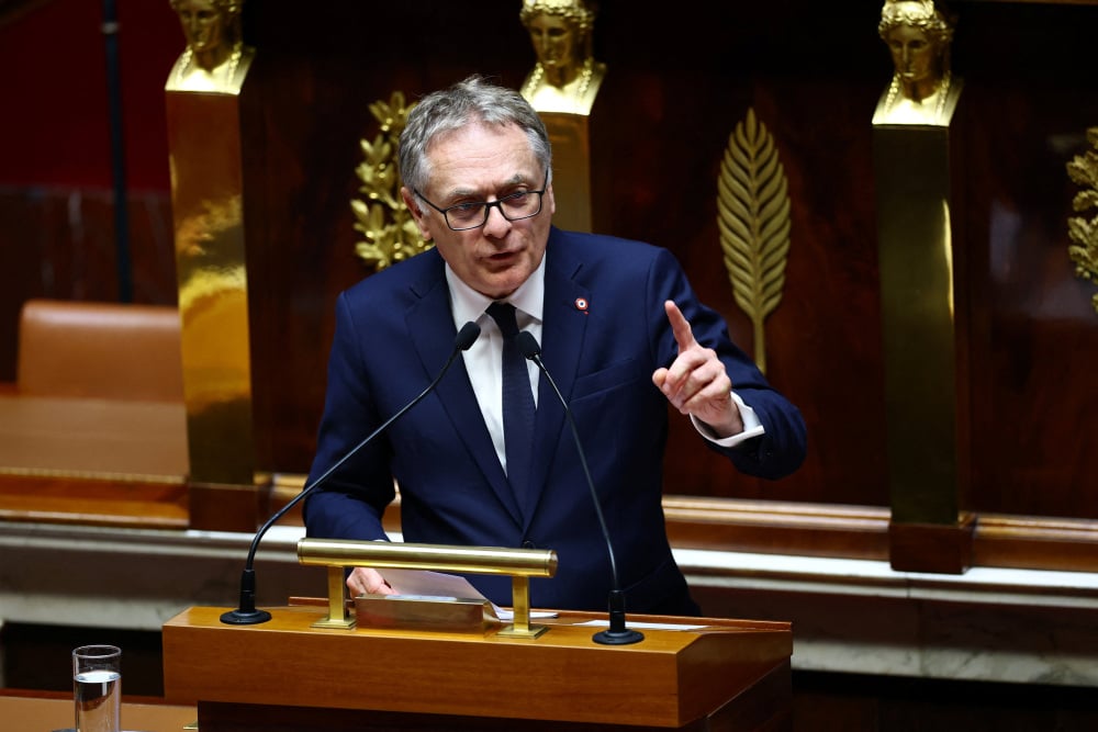Philippe Juvin reproche au gouvernement ses concessions aux socialistes et exhorte Sébastien Lecornu à assumer un recours au 49.3 pour faire adopter le budget.