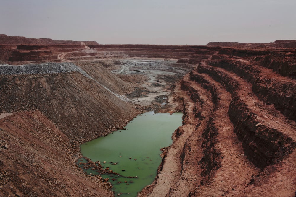 La mine d'uranium à ciel ouvert de Tamgak, sur le site minier d'Areva à Somair, près d'Arlit, au Niger, le 25 septembre 2013.