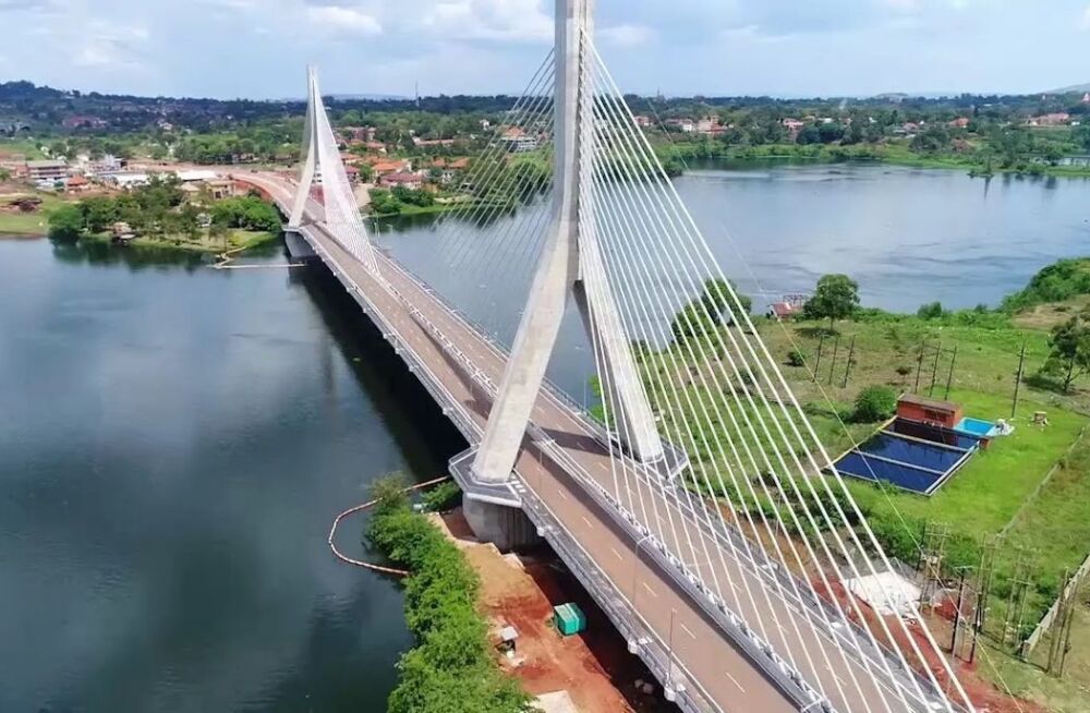 Pont de la source du Nil inauguré en 2018 à Jinja, en Ouganda.