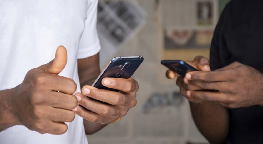 Au Cameroun, le marché du mobile money est actuellement dominé par les opérateurs MTN et Orange.