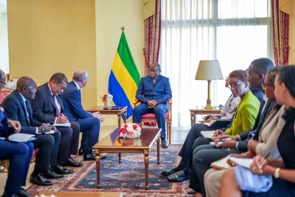 Le président gabonais Brice Clotaire Oligui Nguema reçoit Paulo Castellari, DG d’Eramet, au Palais présidentiel, jeudi 17 juillet 2025.