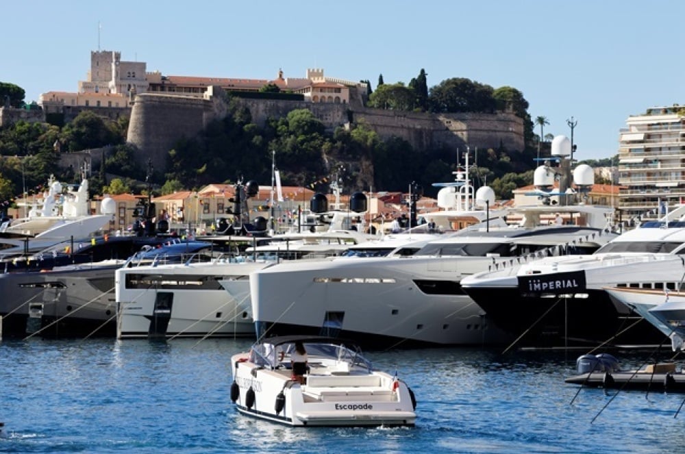 Des bateaux de luxe dans le port de Monaco.