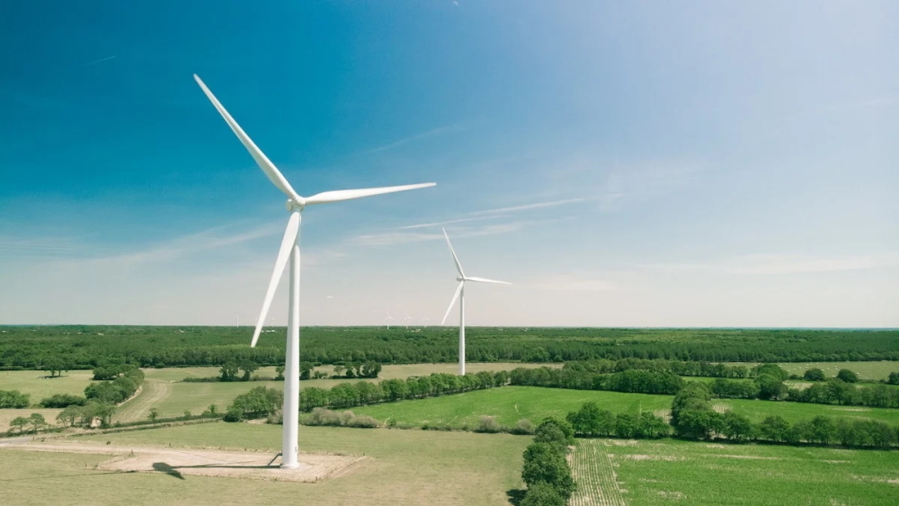 L'implantation d'un parc éolien est souvent contesté localement, rallongeant considérablement les temps de développement.