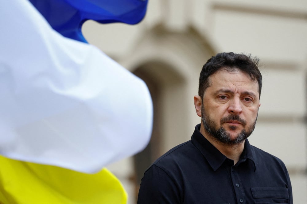 En cette fin d'année 2025, Kiev subit une pression politique, militaire et diplomatique inédite.