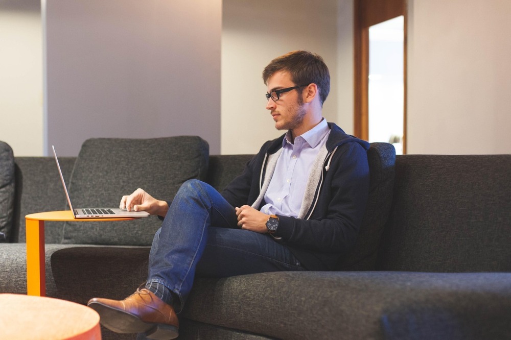 La plateforme Pôle Sociétés accompagne les entrepreneurs dans leurs démarches administratives.
