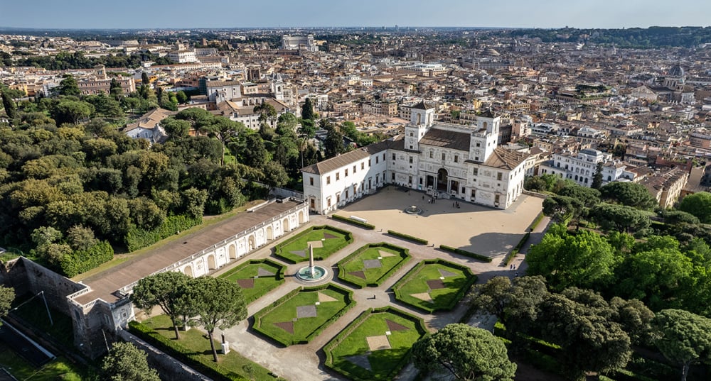 La villa Médicis avec vue sur la basilique Saint-Pierre et le Vatican.