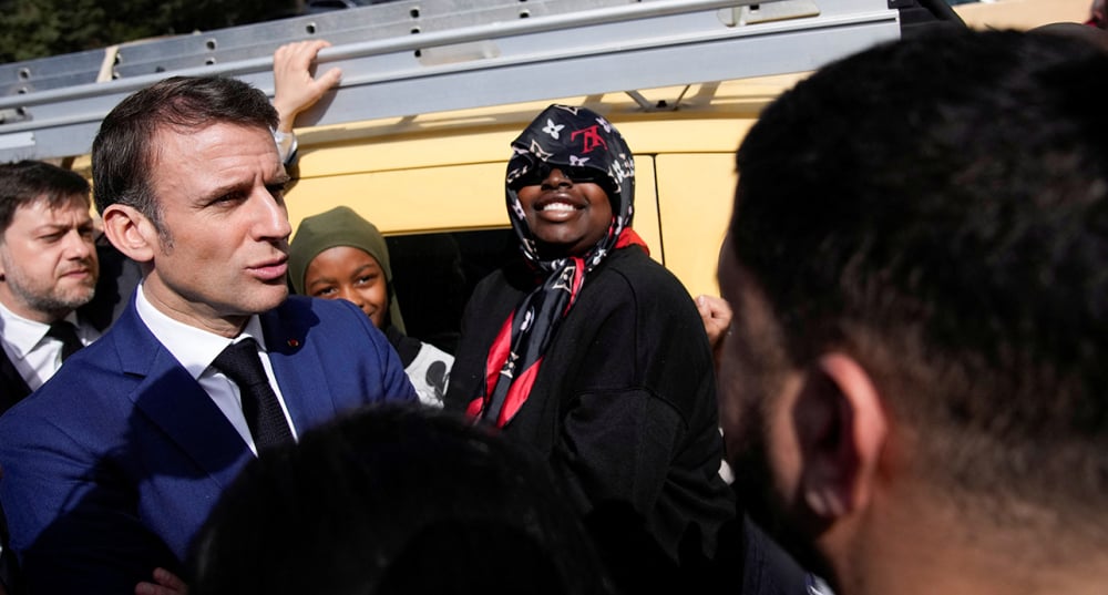 Emmanuel Macron, le 19 mars 2014 dans le quartier de La Castellane à Marseille.