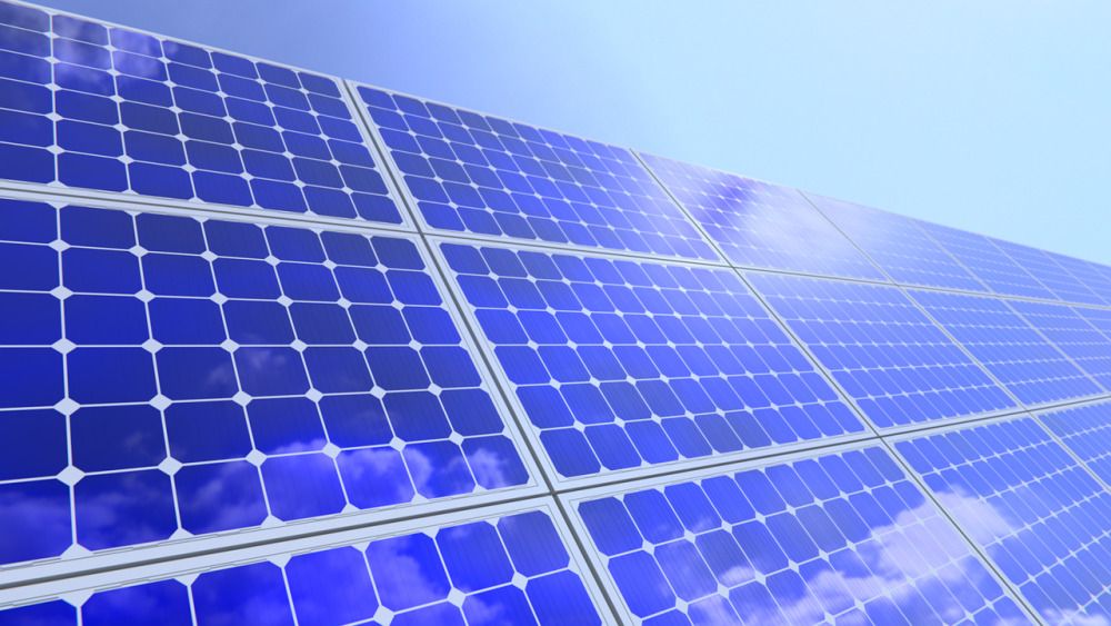 La question du recyclage des panneaux photovoltaïques, à la durée de vie de 25 à 30 ans, est encore complexe.