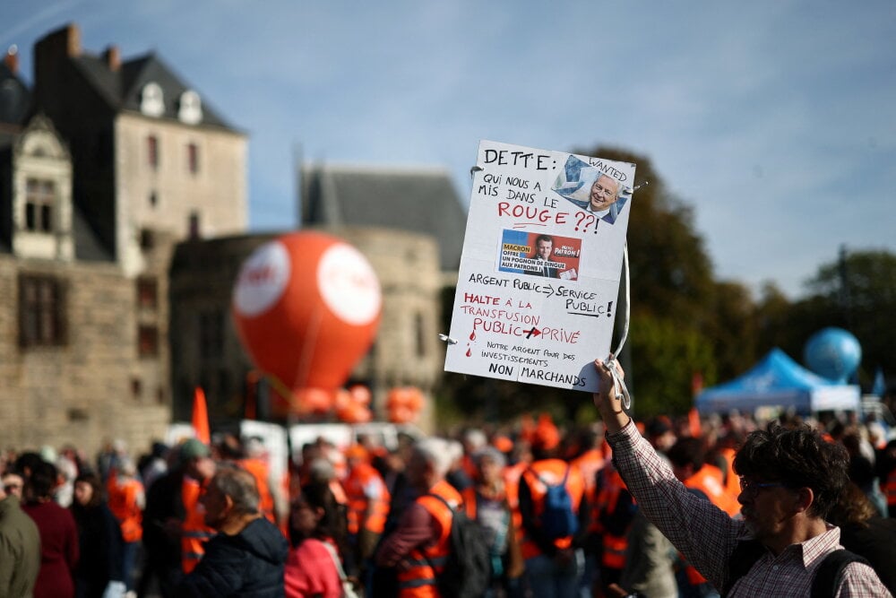 Manifestation à Nantes dans le cadre d’une journée nationale de grèves et de manifestations contre le gouvernement et les éventuelles mesures d’austérité, le 2 octobre 2025.