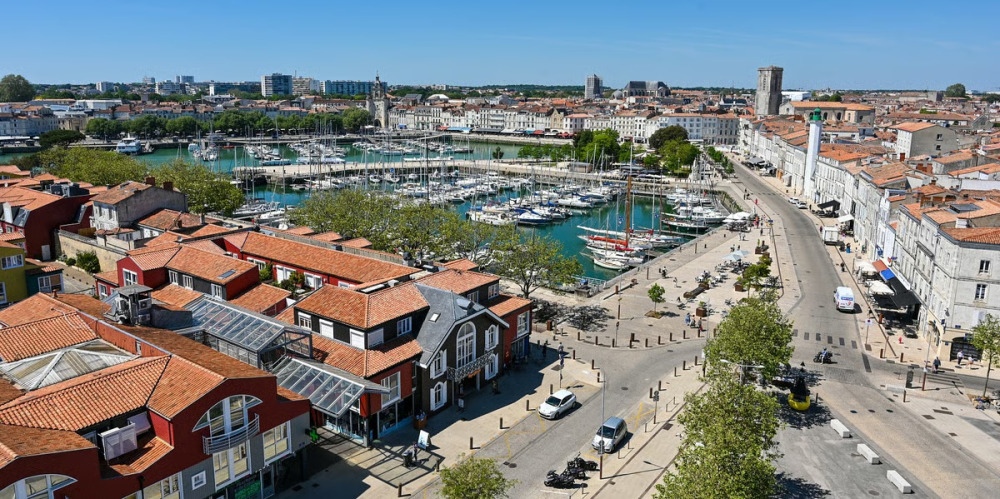 Le vieux port de La Rochelle où la municipalité a expérimenté un secteur entièrement réservé aux piétons.