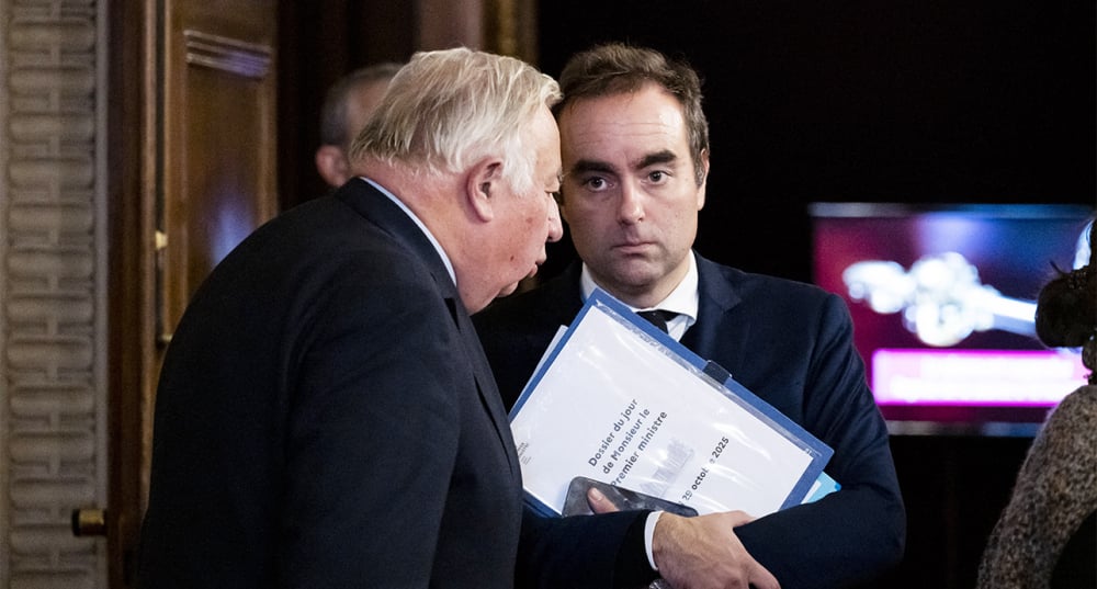 Sébastien Lecornu et Gérard Larcher quittent une session de questions au gouvernement le 29 octobre.