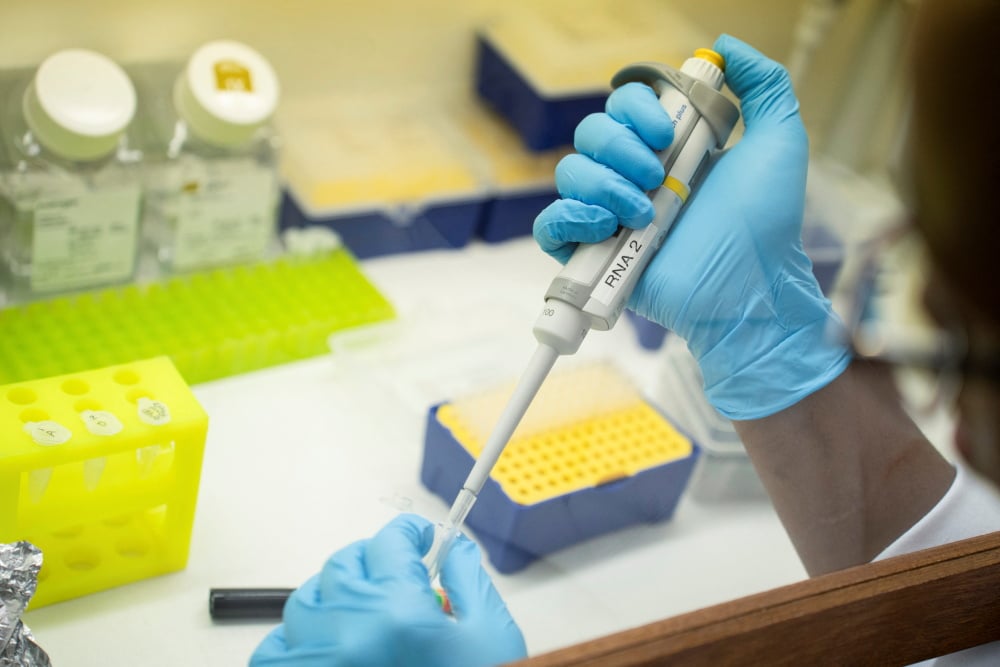 En juillet dernier, Abivax a annoncé des résultats prometteurs lors des essais cliniques de phase 3 d'un médicament appelé Obefazimod qui lutte contre la rectocolite hémorragique.