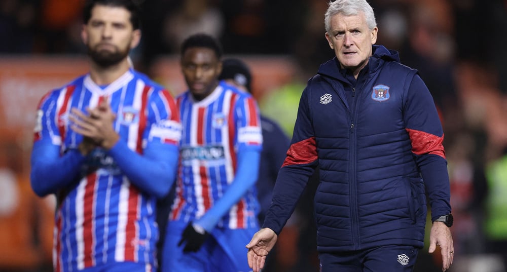 Joueur emblématique de Manchester United, Mark Hughes s'est éloigné de la Premier League pour les bancs du monde semi-professionnel.