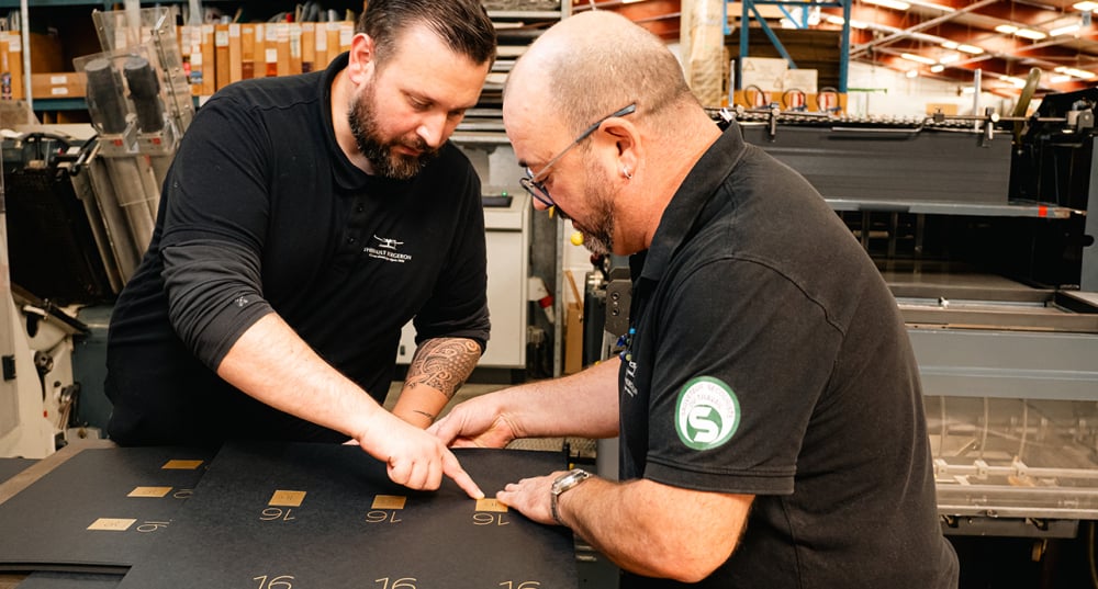 Le processus de création d'une boîte de chocolats est minutieux.