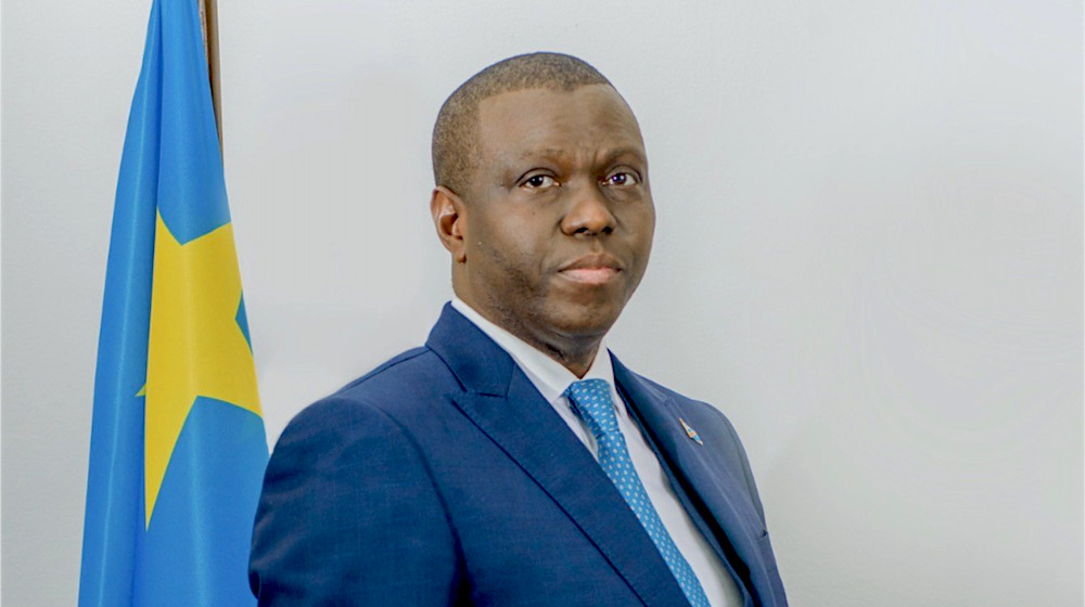 André Wameso, gouverneur de la Banque Centrale du Congo, a entrepris de dédollariser l’économie congolaise pour réhabiliter la monnaie nationale.