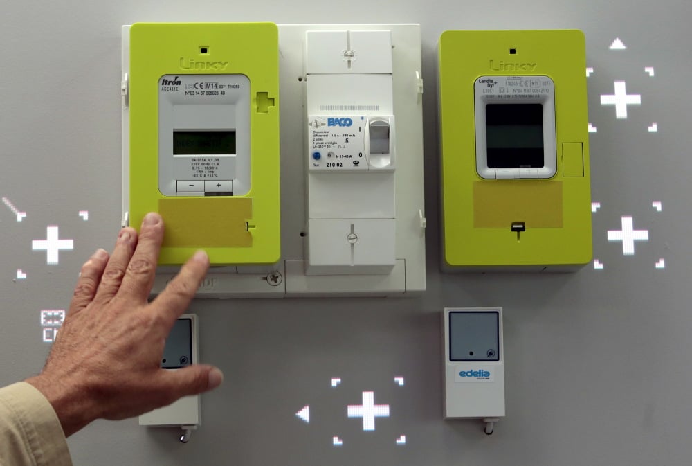 La fraude à l'électricité coûte entre 250 et 275 millions d'euros par an à Enedis. Ce préjudice est répercuté sur l'ensemble des abonnés via le tarif d'acheminement (Turpé), représentant un surcoût d'environ 8 euros par an et par ménage.