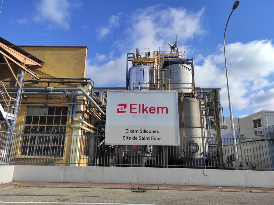 Deux semaines après l'accident survenu le 22 janvier dernier, à l'origine du décès de deux salariés et de deux blessés graves, les salariés sont revenus sur le site d'Elkem à Saint-Fons. Un retour progressif à l'activité est prévu.