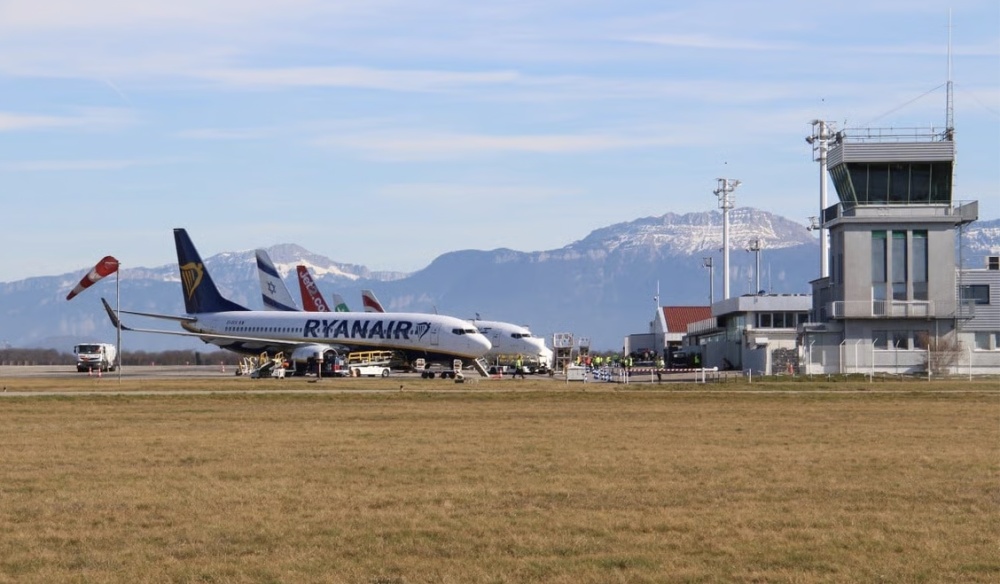 L'aéroport de Grenoble Alpes Isère devrait passer des mains de Vinci à celles du gestionnaire francilien Edeis en juillet prochain.