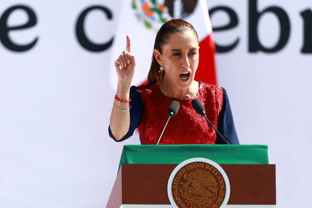 En juillet 2025, Mexico a envoyé plus de carburant à l'île qu'il n'en a dépensé pour son propre réseau routier. Un soutien qui place la présidente Sheinbaum en collision frontale avec la doctrine Trump.