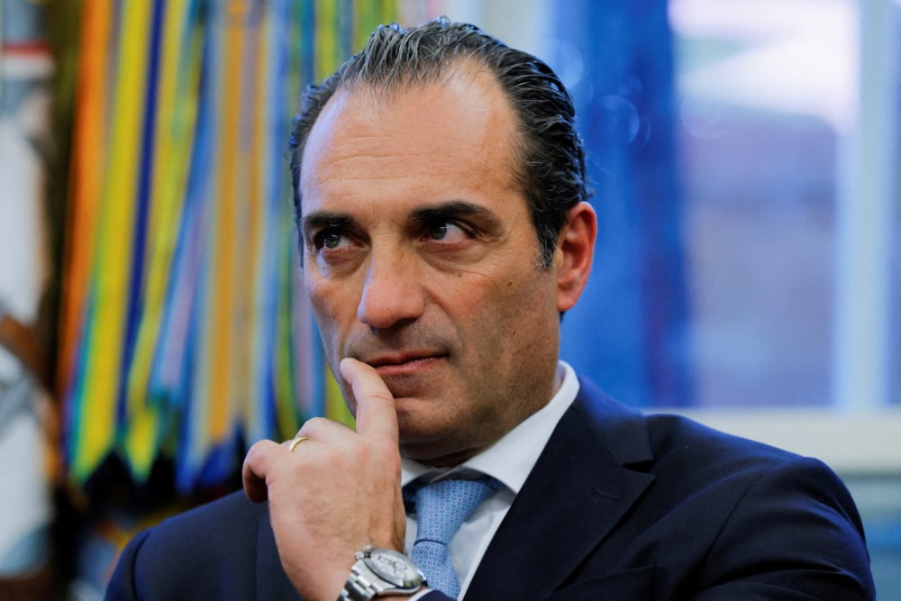 Antonio Filosa, pur produit de la culture Fiat, a la lourde tâche d'assumer un "reset" financier de 20 milliards d'euros tout en réparant une ingénierie française essoufflée par des années de frugalité.
