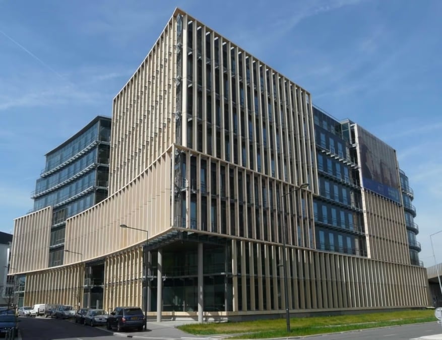 Le Spallis, un ensemble de 37 000 mètres carrés de bureaux à Saint-Denis (Seine-Saint-Denis) a été officiellement cédé à l’Agence de gestion de l’immobilier de l’État en avril 2024.