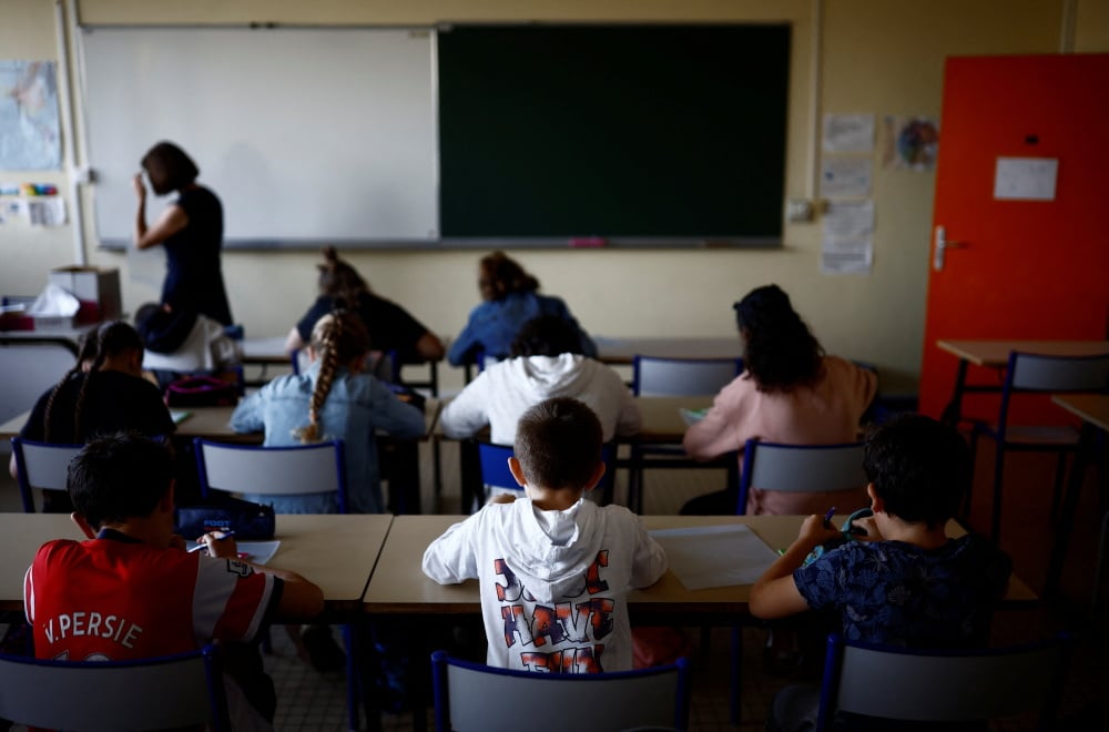 Les stéréotypes influencent les appréciations par un biais de vocabulaire : les professeurs attribuent le succès des garçons à leur " potentiel " et celui des filles à leurs " efforts ". Ce mécanisme, identifié par l'IPP sur 600 000 dossiers,...
