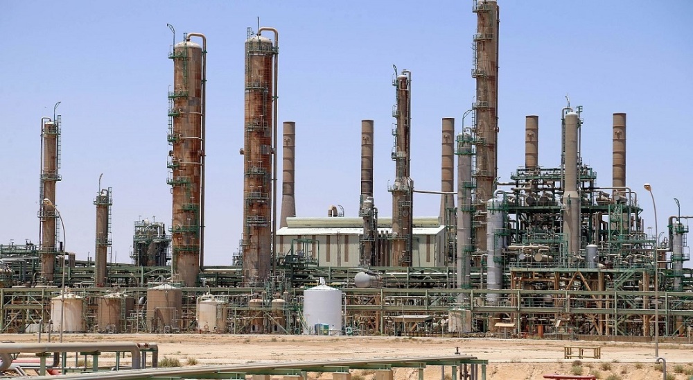 La Libye dispose actuellement de 5 raffineries d'une capacité théorique cumulée de 380 000 b/j, mais la production effective plafonne autour de 180 000 b/j.