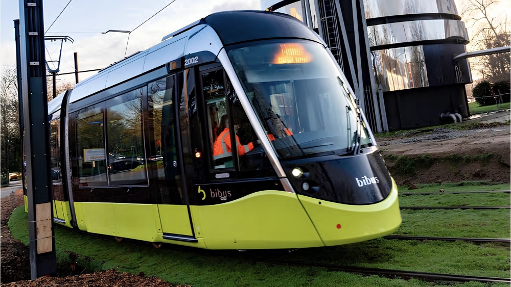 Le 14 février prochain la nouvelle ligne B du tramway de Brest ainsi qu'une ligne de bus électrique à haut niveau de service (BHNS) entreront en service. Objectif : limiter l'usage de la voiture individuelle et favoriser le transport électrique.