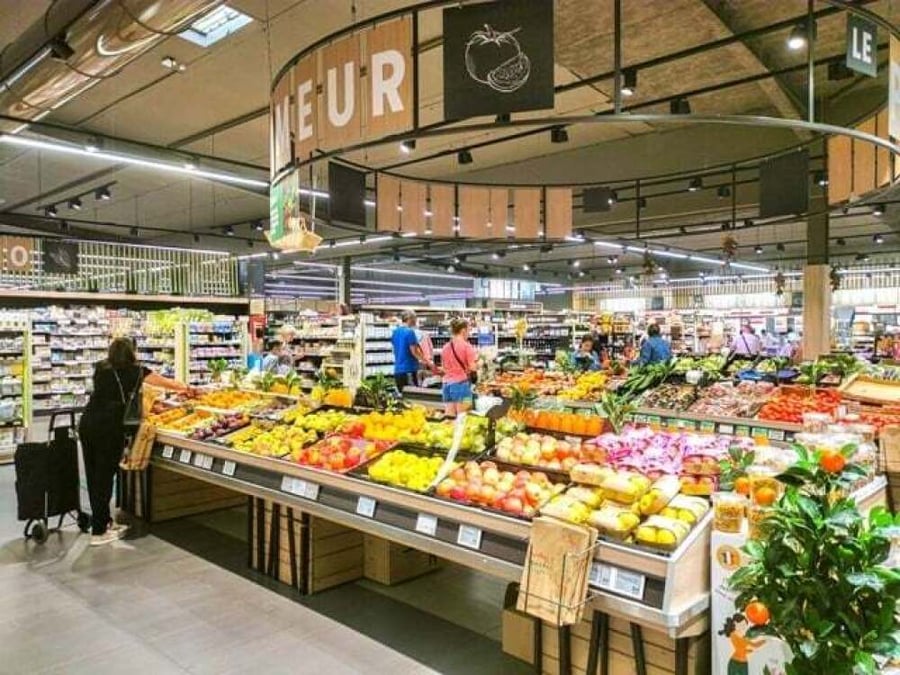 À 1,9 % en décembre (révision Eurostat), la hausse des prix tombe sous l'objectif de la BCE. Mais avec des services qui stagnent à +3,4 %, Francfort devrait maintenir ses taux à 2 % en février.