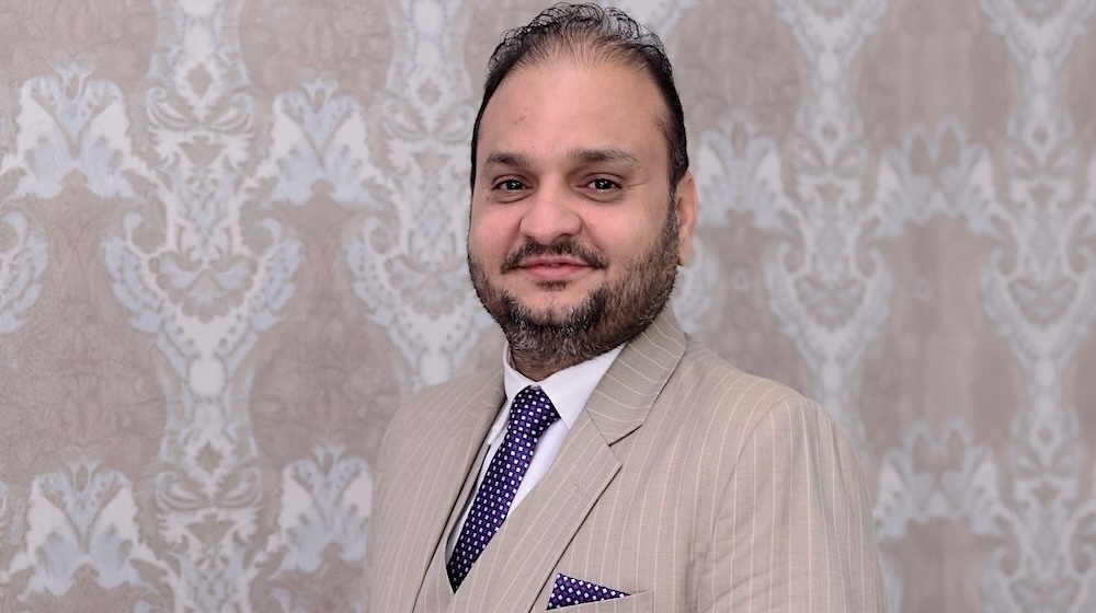 Muhammad Zubair Mughal, directeur général d’AlHuda Centre of Islamic Banking and Economics (Émirats Arabes Unis) est un spécialiste de renommée mondiale, avec plus de 20 ans d'expérience dans l'ingénierie financière conforme à la charia.