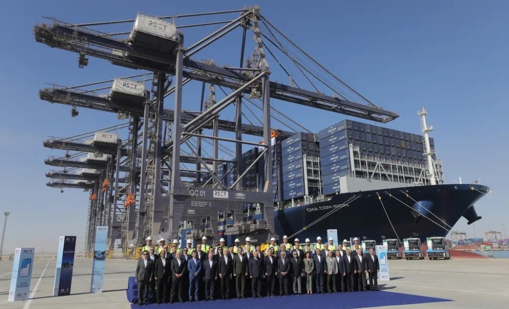 Le nouveau terminal a été conçu pour accueillir des navires de très grande capacité, pouvant atteindre jusqu’à 400 mètres de long.