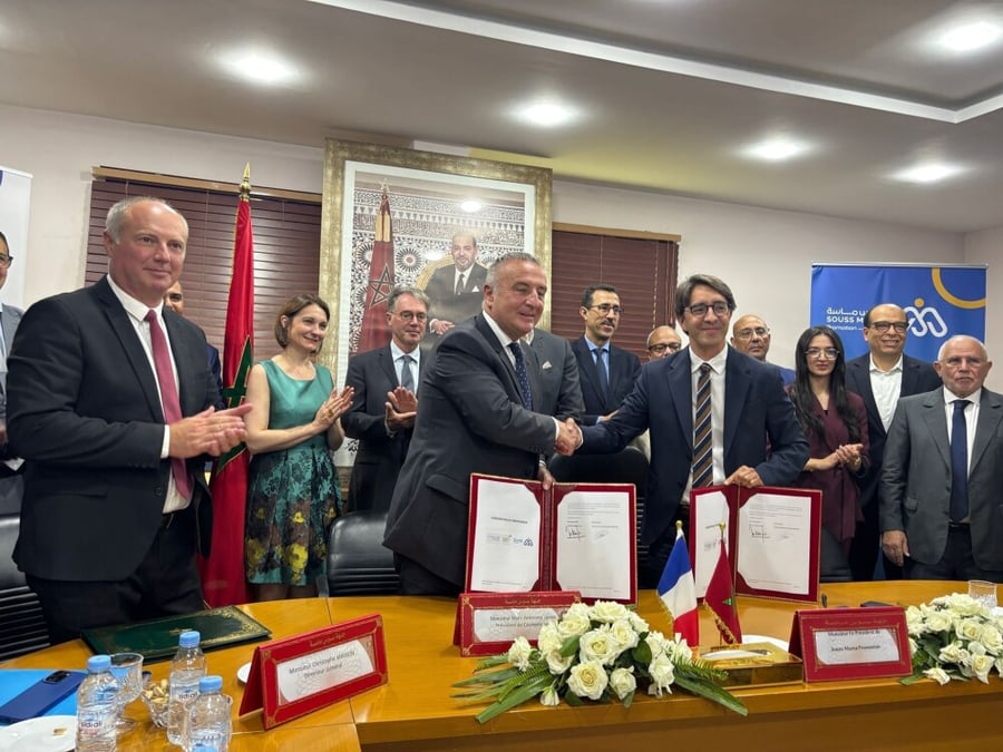 L’industrie cosmétique française (représentée par Marc Antoine Jamet à gauche) a signé en avril 2025 un accord de coopération avec le complexe de Souss Massa au Maroc, présidé par Rachid Al Ariahi (à droite). En ligne de mire, la valorisation de la...