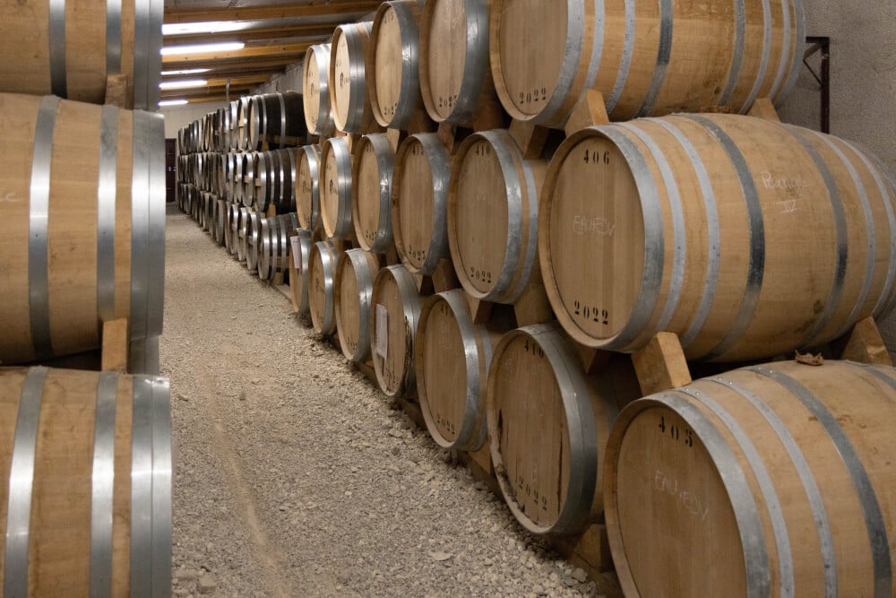 Avec des ventes qui s'effondrent, les chais de cognac regorgent de stocks.