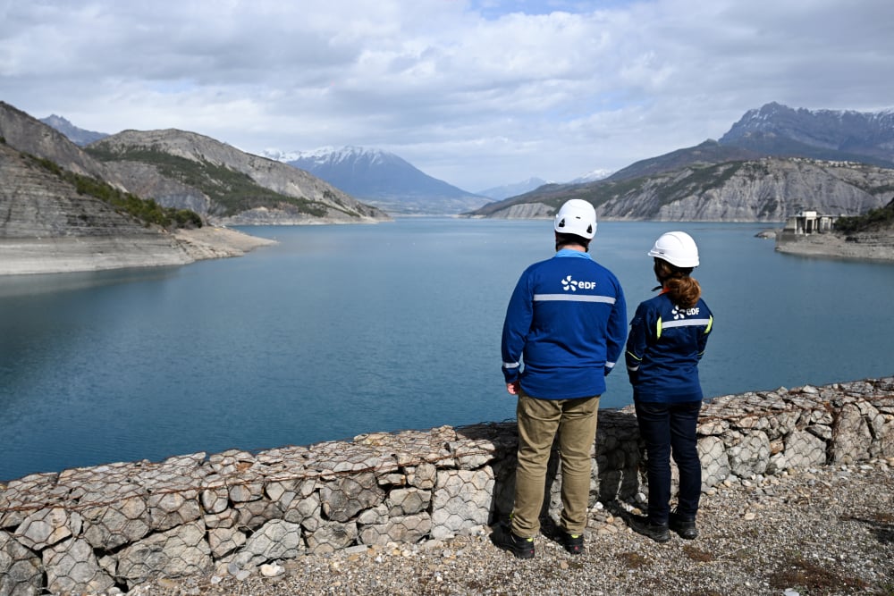 Depuis des décennies, les barrages d’EDF relèvent de concessions accordées par l’État, propriétaire des ouvrages.