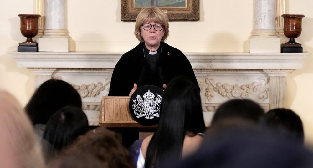 Sarah Mullally accueille des chefs religieux à Downing Street, le 12 novembre 2025.