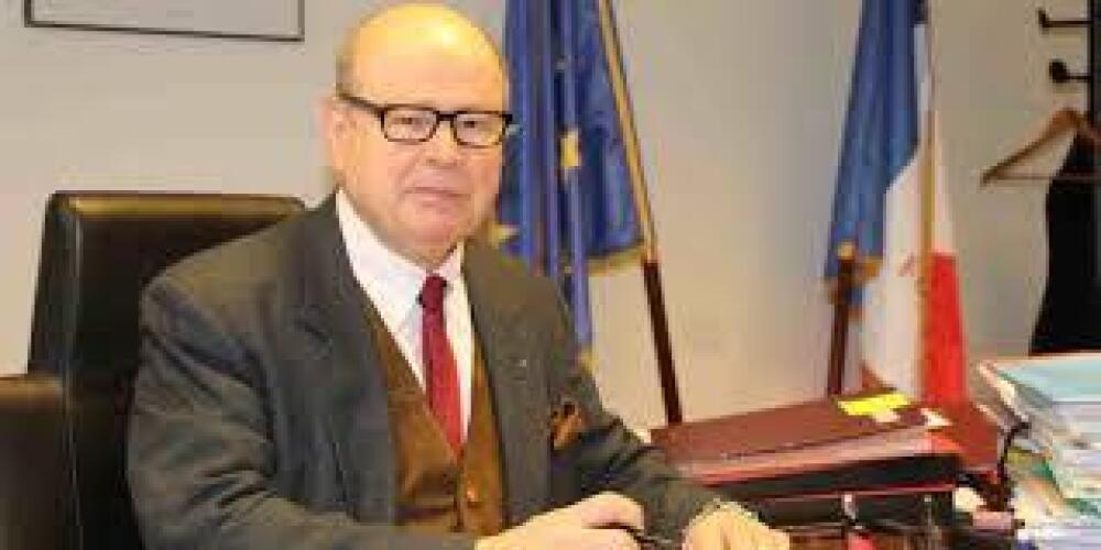"La sortie des Etats-Unis de l’OTAN, si angoissante pour maints de nos partenaires européens offrirait la chance de voir enfin naître une véritable défense européenne" (Cyrille Schott)