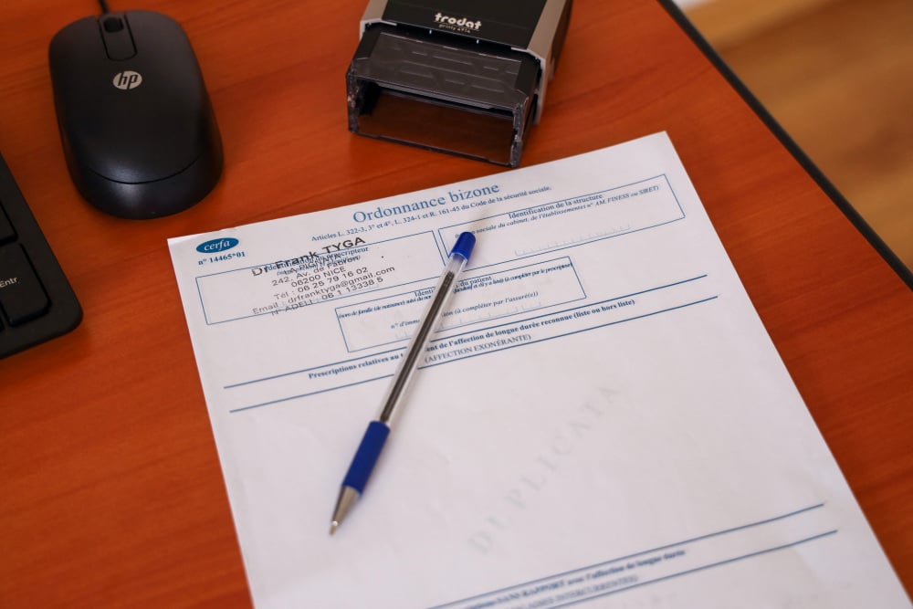 Supprimer les dépassements d'honoraires permettrait de réduire le reste à charge de 4,2 milliards d'euros, estime le HCAAM dans son rapport, dont 60 % directement à la charge des patients.