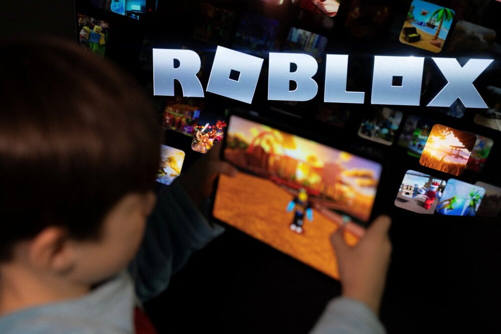 Le gouvernement français a tranché. Roblox n’est plus considéré comme un simple jeu, mais comme un réseau social à haut risque pour les enfants.