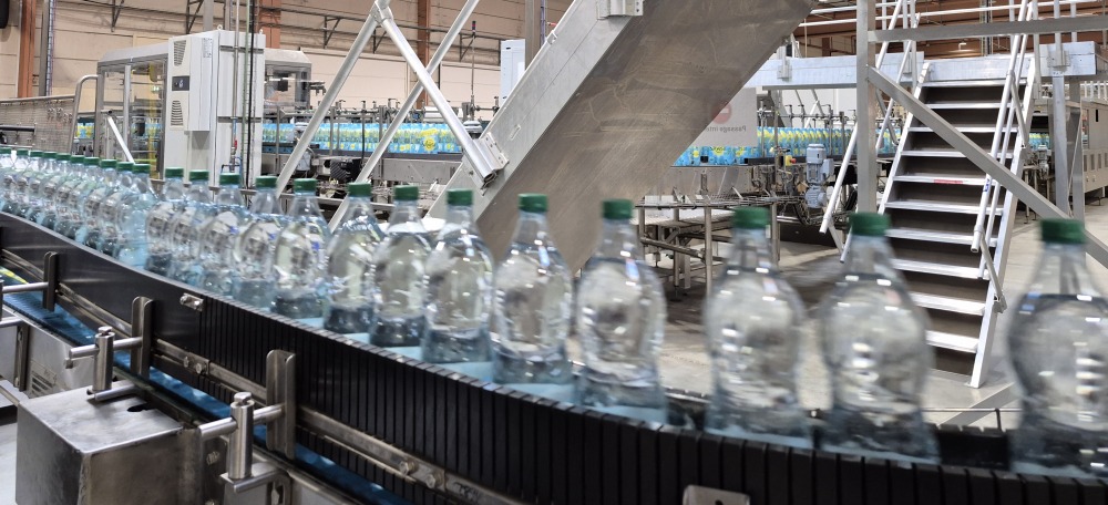 L’usine d’embouteillage de l’eau minérale naturelle pétillante La Salvetat (groupe Danone), à La Salvetat-sur-Agout (Hérault), produit 173 millions de bouteilles par an.