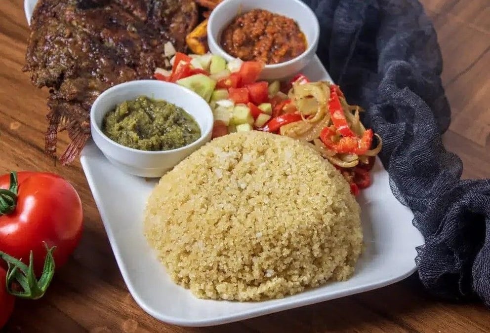 Attiéké, semoule de manioc emblématique de la Côte d’Ivoire, inscrite au patrimoine culturel immatériel de l’Unesco.