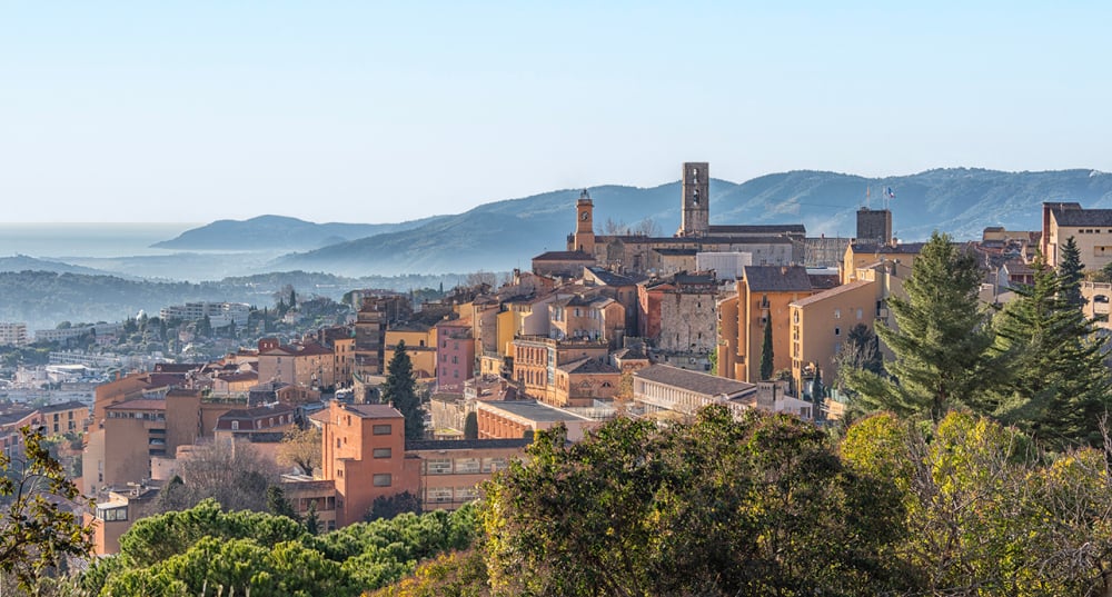 La ville de Grasse sur la Côte d'Azur.