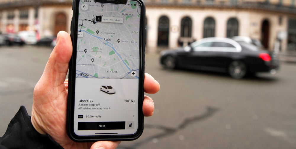 1,7 milliard d'euros. C'est le montant du redressement historique que l'Urssaf inflige à Uber. Au-delà du chiffre, c'est le procès d'un modèle économique fondé sur l'évitement des cotisations sociales.