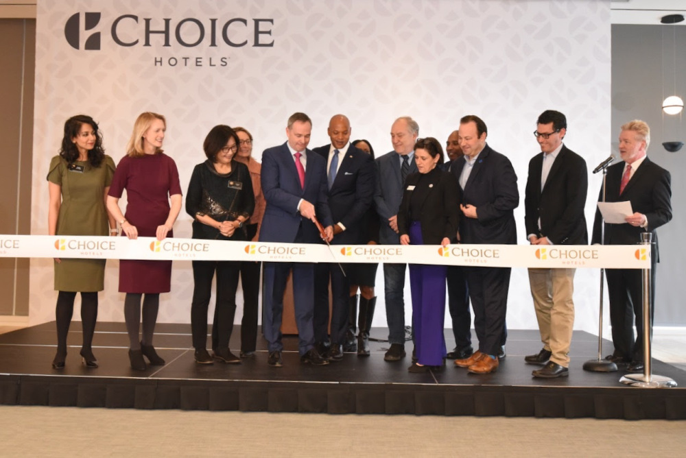 Inauguration du nouveau siège social de Choice Hotels, en décembre 2023, à North Bethesda, dans le Maryland aux Etats-Unis.