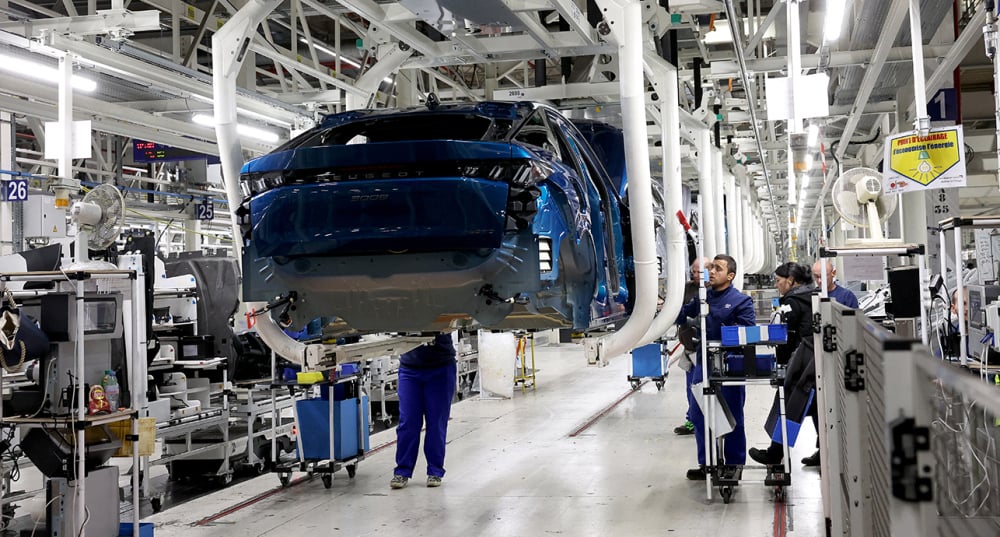 Dans l'usine Peugeot de Sochaux où Stellantis produit les modèles e-3008 et e-5008