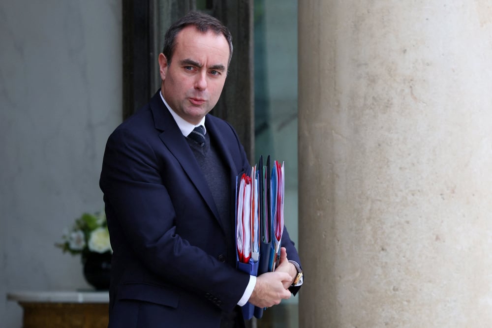Sébastien Lecornu a demandé à Bercy de chiffrer "l'impact économique" de la surtaxe sur les grandes entreprises.