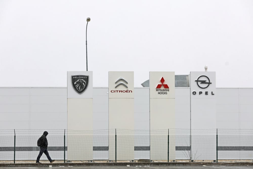 Stellantis, Renault et Toyota ont globalement fabriqué en France 120 000 véhicules de plus l'an dernier par rapport à 2024.