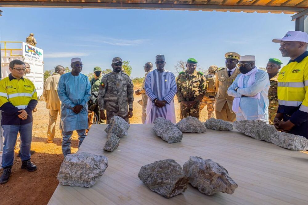 Le 15 décembre 2024, le président malien, Assimi Goïta, inaugure la mine de lithium de Goulamina, dans le sud du Mali.