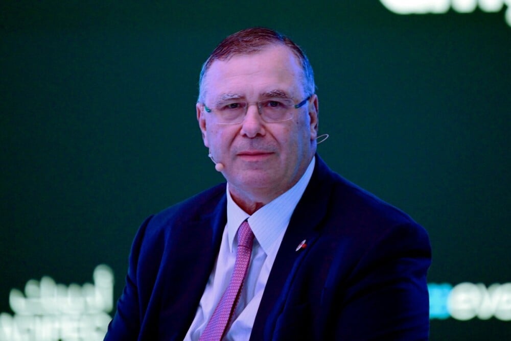 Patrick Pouyanné, le PDG de TotalEnergies, lors d'une conférence à Abu Dhabi en novembre 2025.