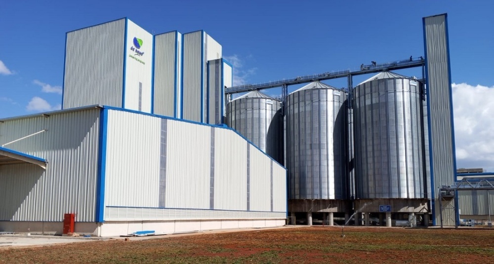 De Heus affronte sur le marché africain des concurrents comme ses compatriotes Nutreco et Koninklijke DSM, les Américains Cargill et Novus International, et l’Allemand BASF SE.