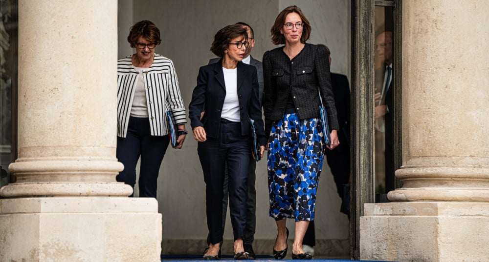 La ministre de la Culture, Rachida Dati, et la ministre chargée des Comptes publics, Amélie de Montchalin, à l’issue du conseil des ministres au Palais de l’Élysée, le 23 juillet 2025.